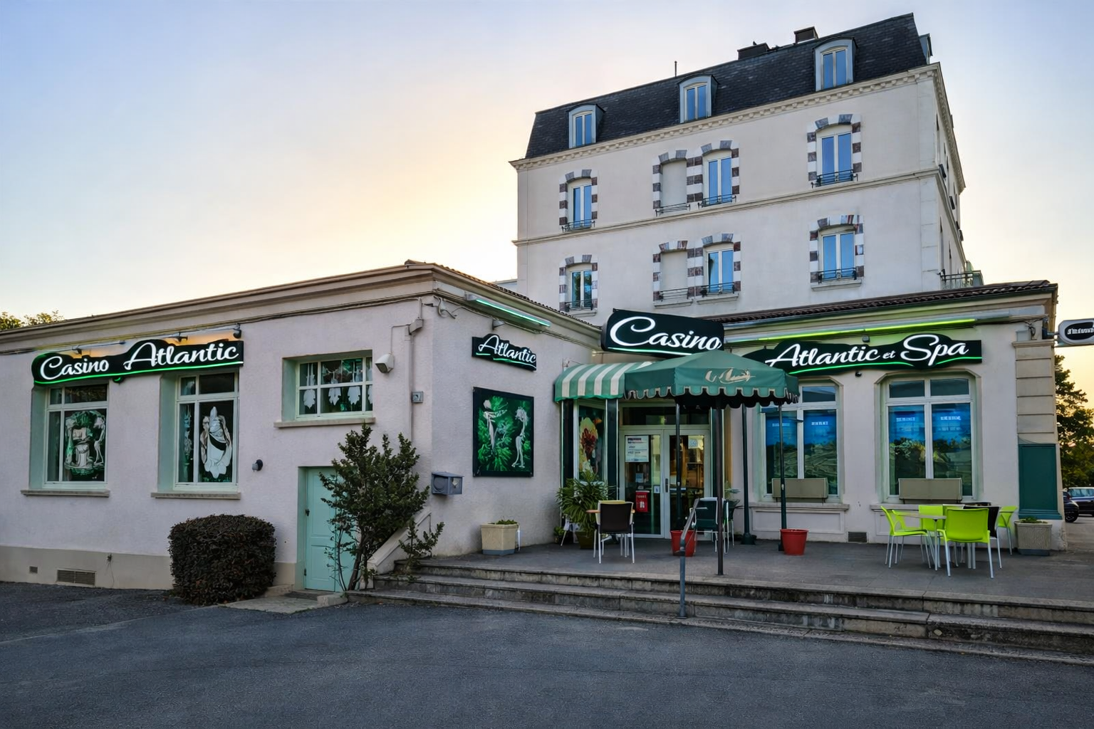 CASINO LE VEGAS, SAINT-HONORÉ-LES-BAINS - Casino in Saint-Honoré-les-Bains, France