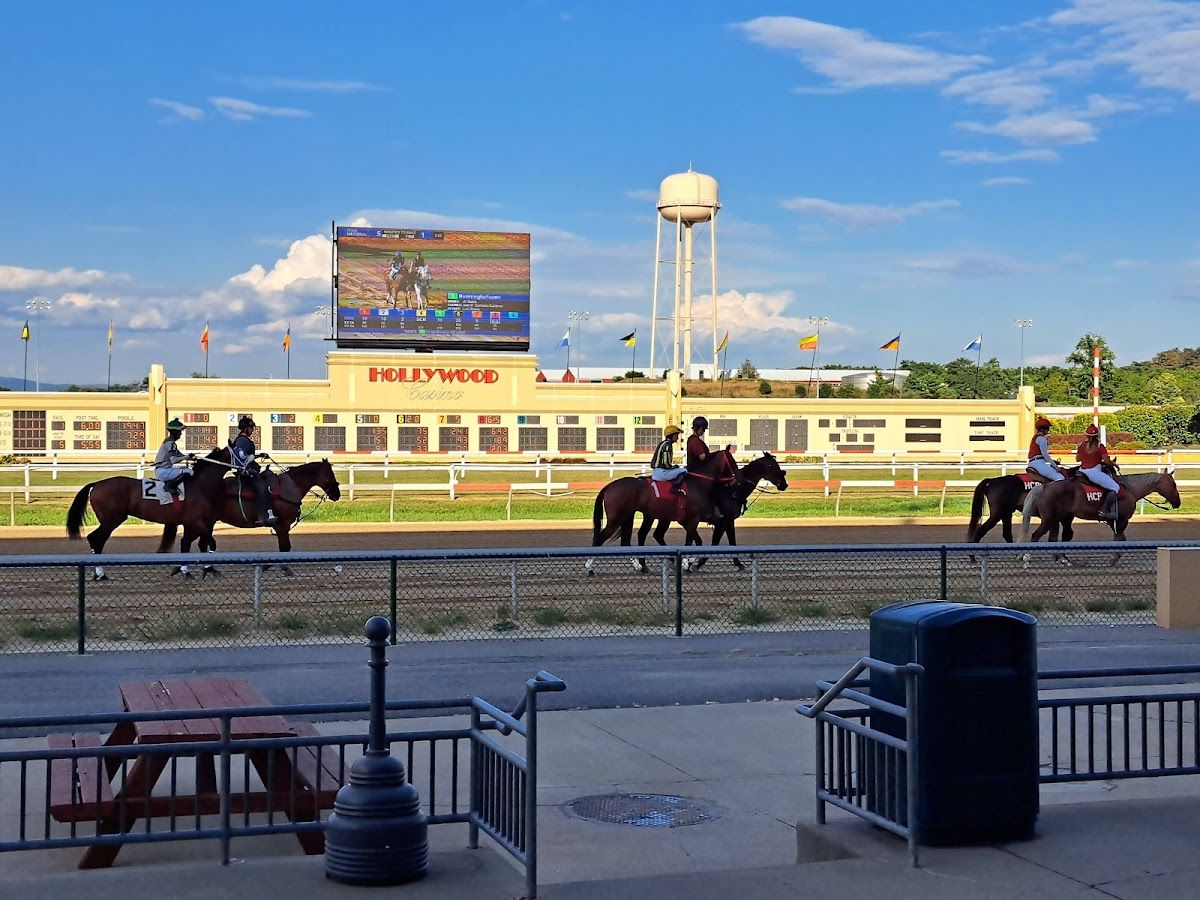 Hollywood Casino at Penn National Race Course photo 10