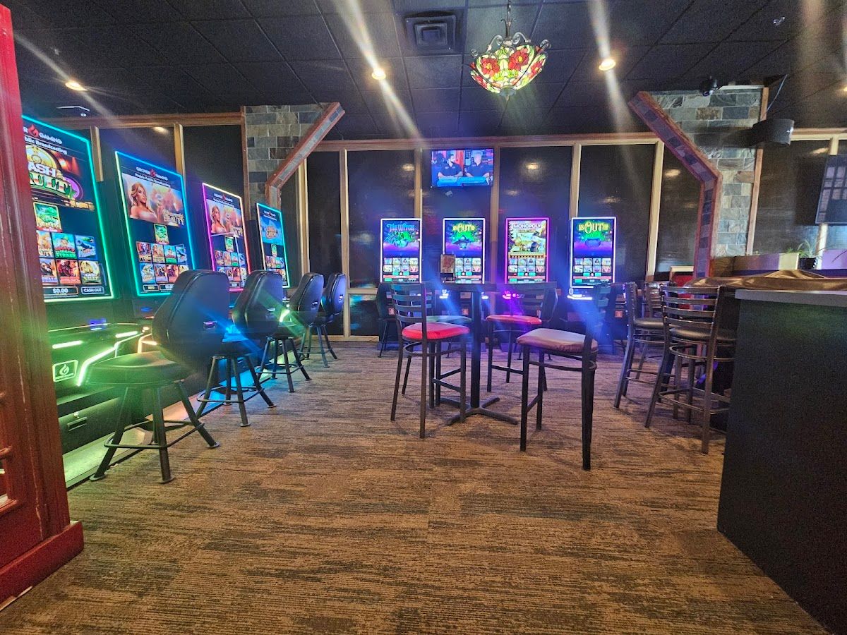 West Fargo Eagles Slots Lounge photo 4