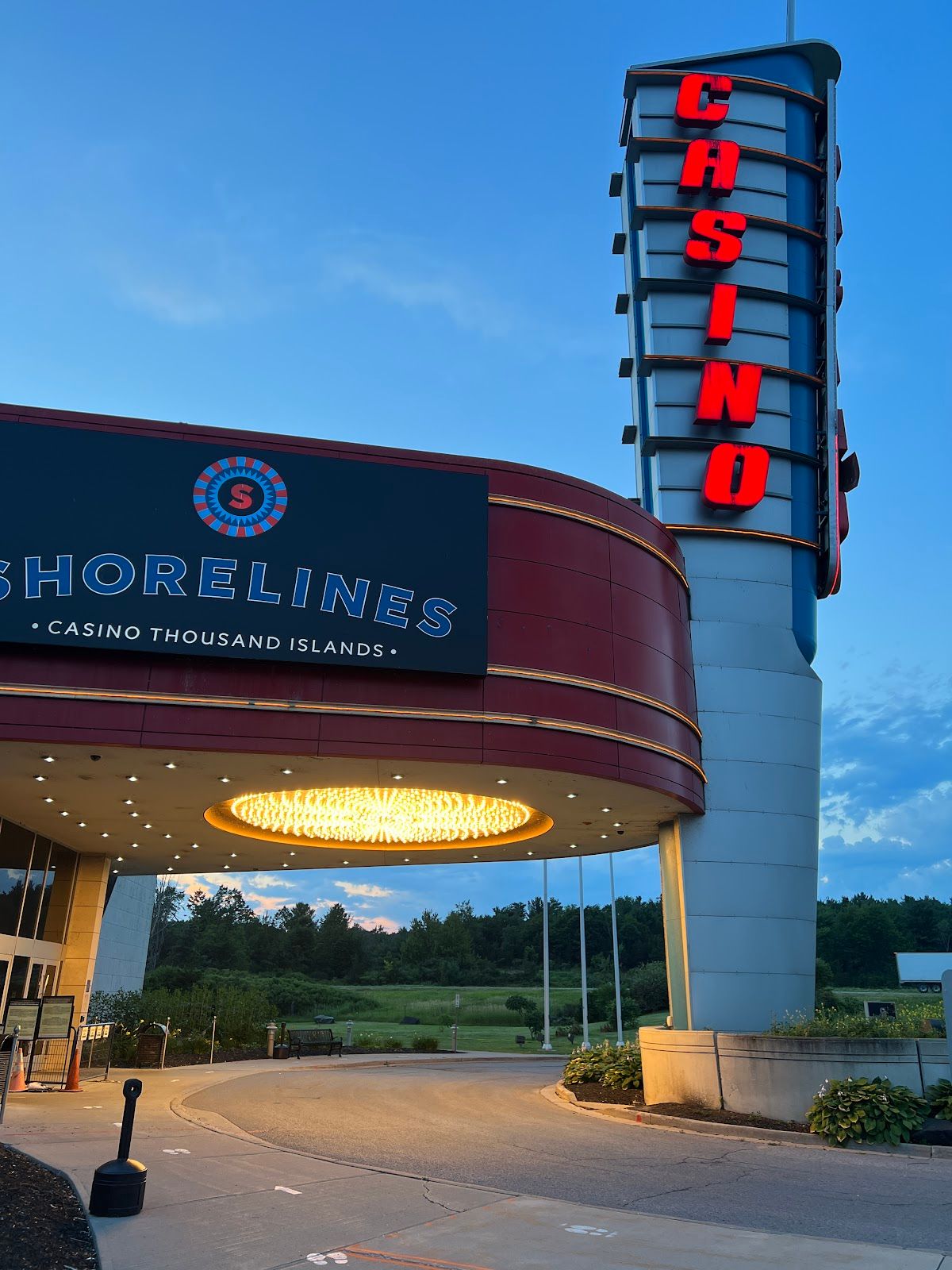 Shorelines Casino Thousand Islands - Casino in Gananoque, Canada