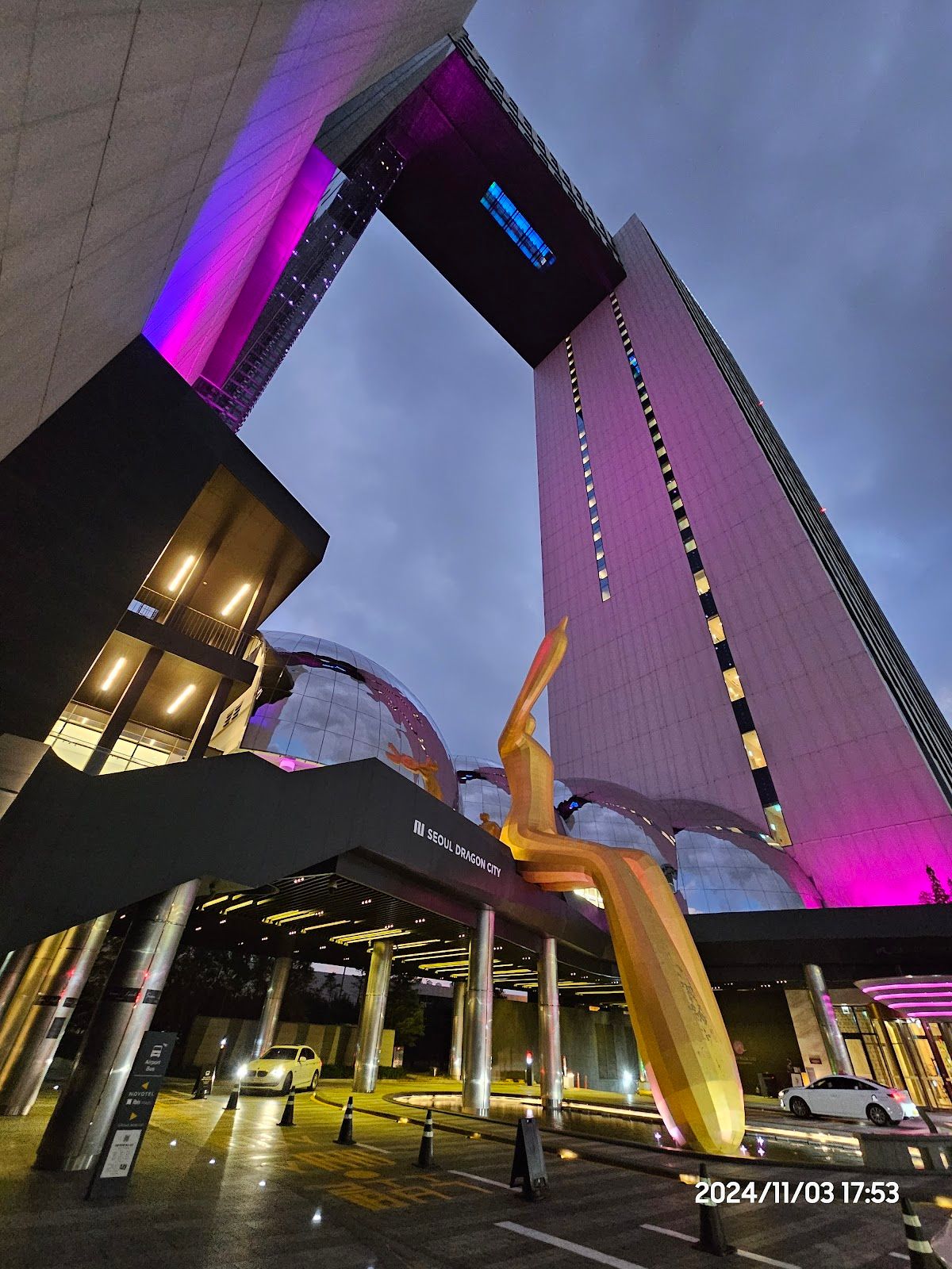 Seven Luck Casino Dragon City photo 6