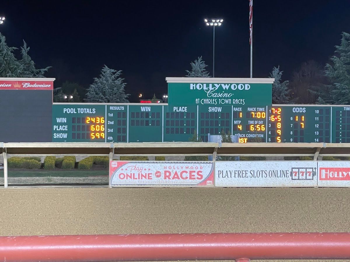 Hollywood Casino at Charles Town Races – Poker photo 9
