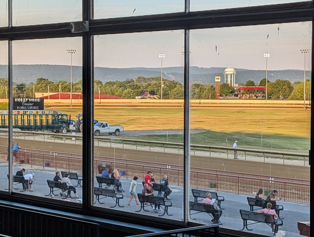 Hollywood Casino at Charles Town Races – Poker photo 10