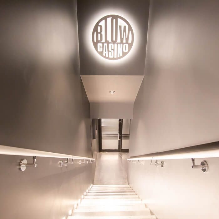 BLOW Akasaka & photo 8
