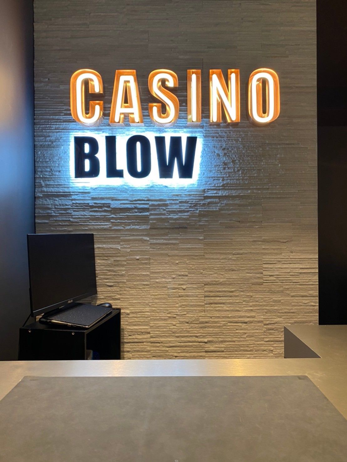 BLOW Akasaka & photo 10