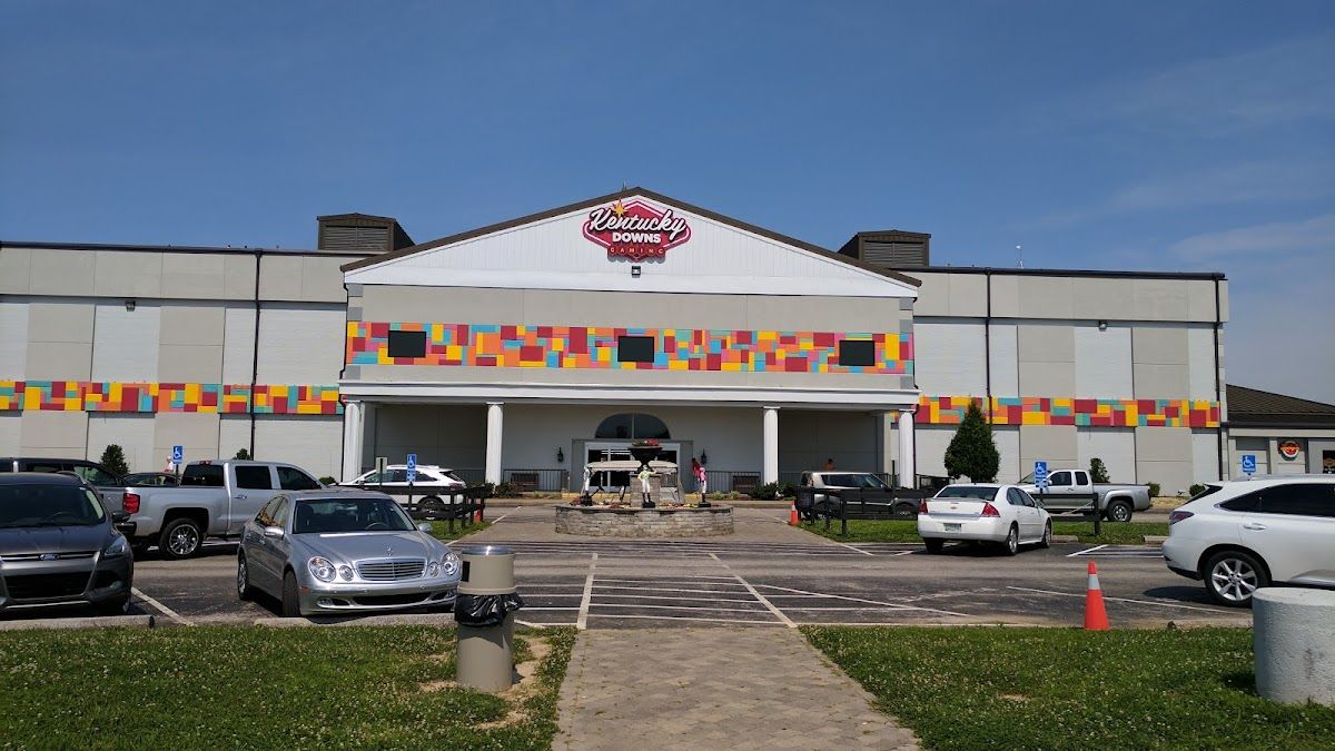 Mint Gaming Hall at Kentucky Downs photo 7