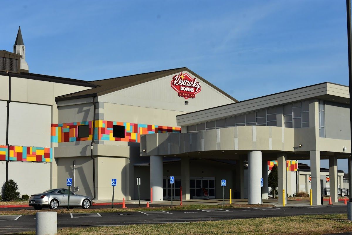 Mint Gaming Hall at Kentucky Downs photo 8