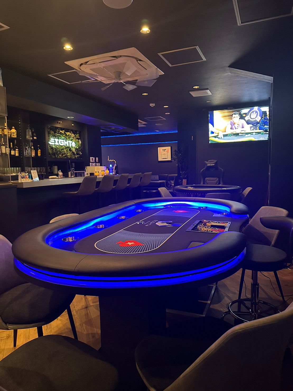 eight 横浜 poker & bar photo 3