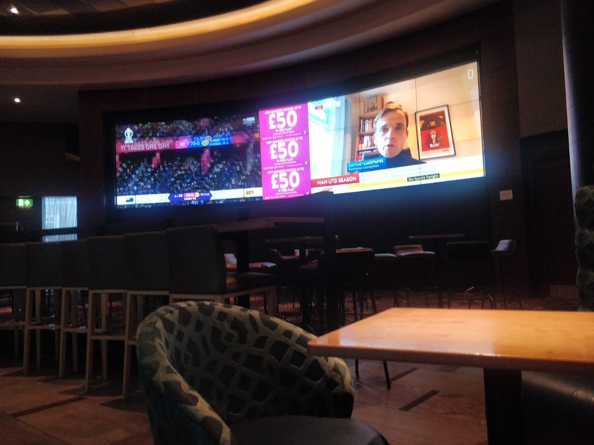 Victoria Gate Casino – Poker photo 7