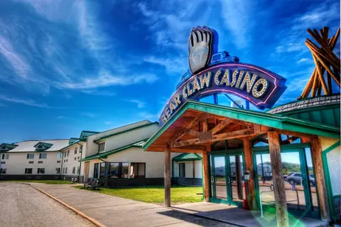 Bear Claw Casino & Hotel - Casino in Carlyle, Canada