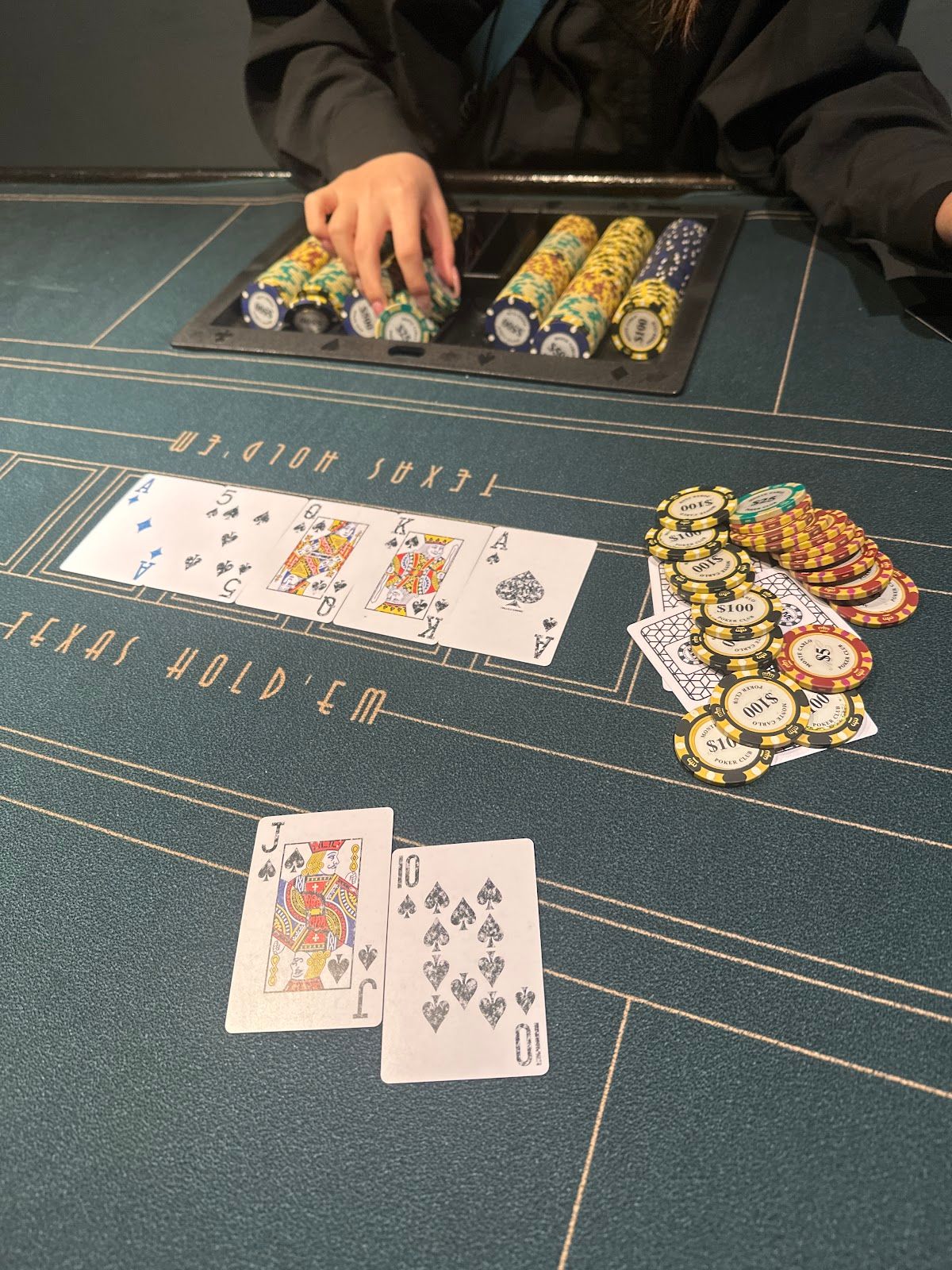 横浜ポーカーBAR GOLD JOKER 関内店 photo 3