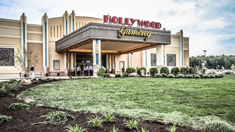Hollywood Gaming at Mahoning Valley Race Course - Casino in Youngstown, United States