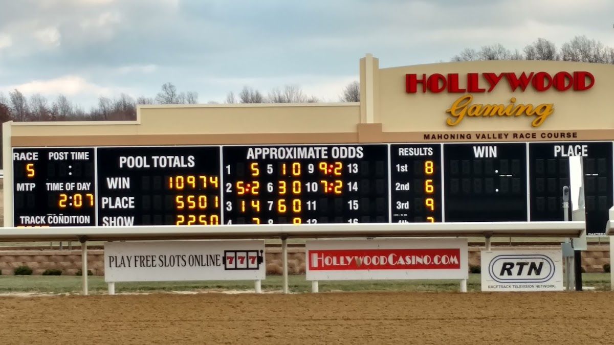 Hollywood Gaming at Mahoning Valley Race Course photo 7