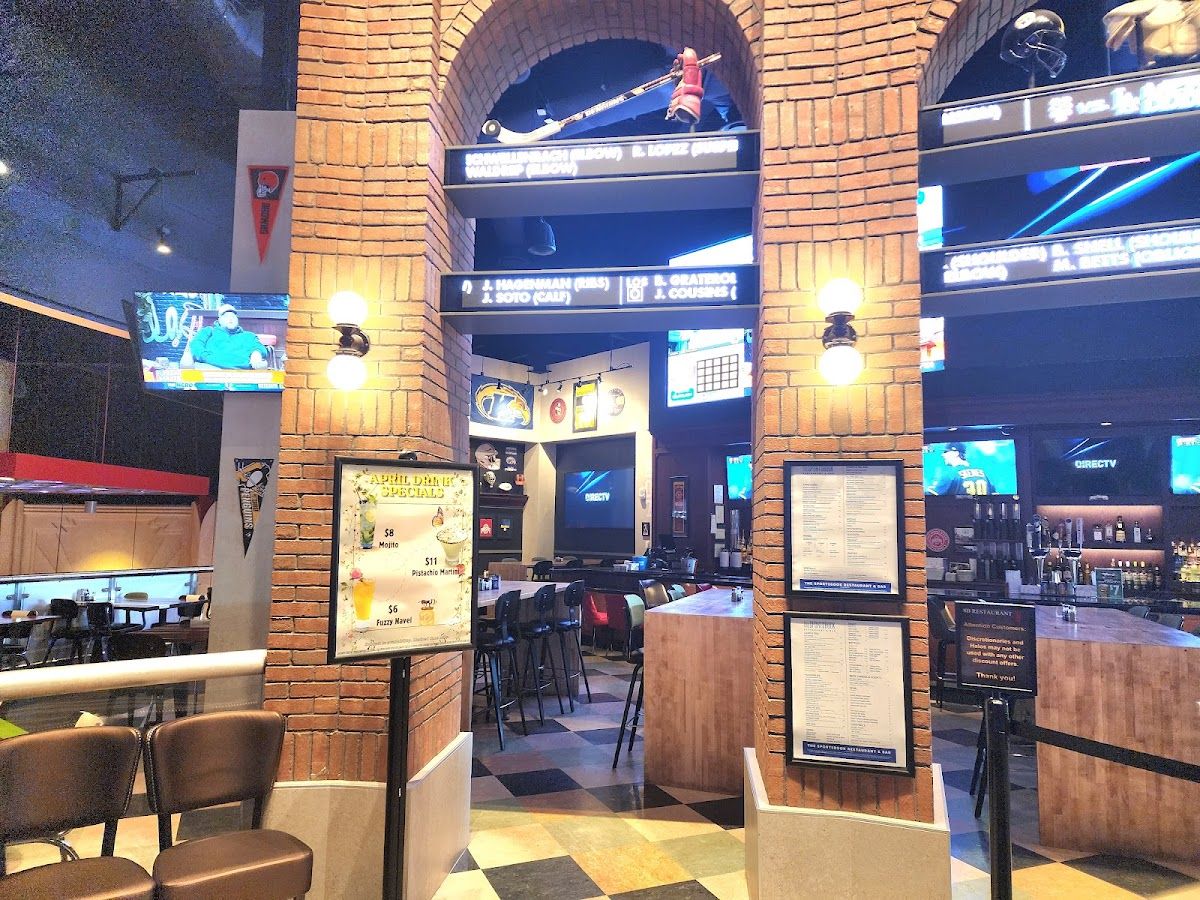 Hollywood Gaming at Mahoning Valley Race Course photo 10