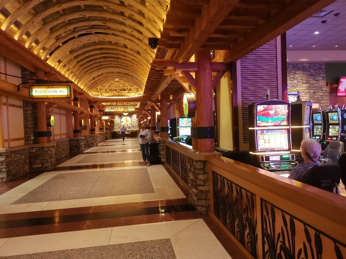Four Winds Casino Resort – Poker photo 3