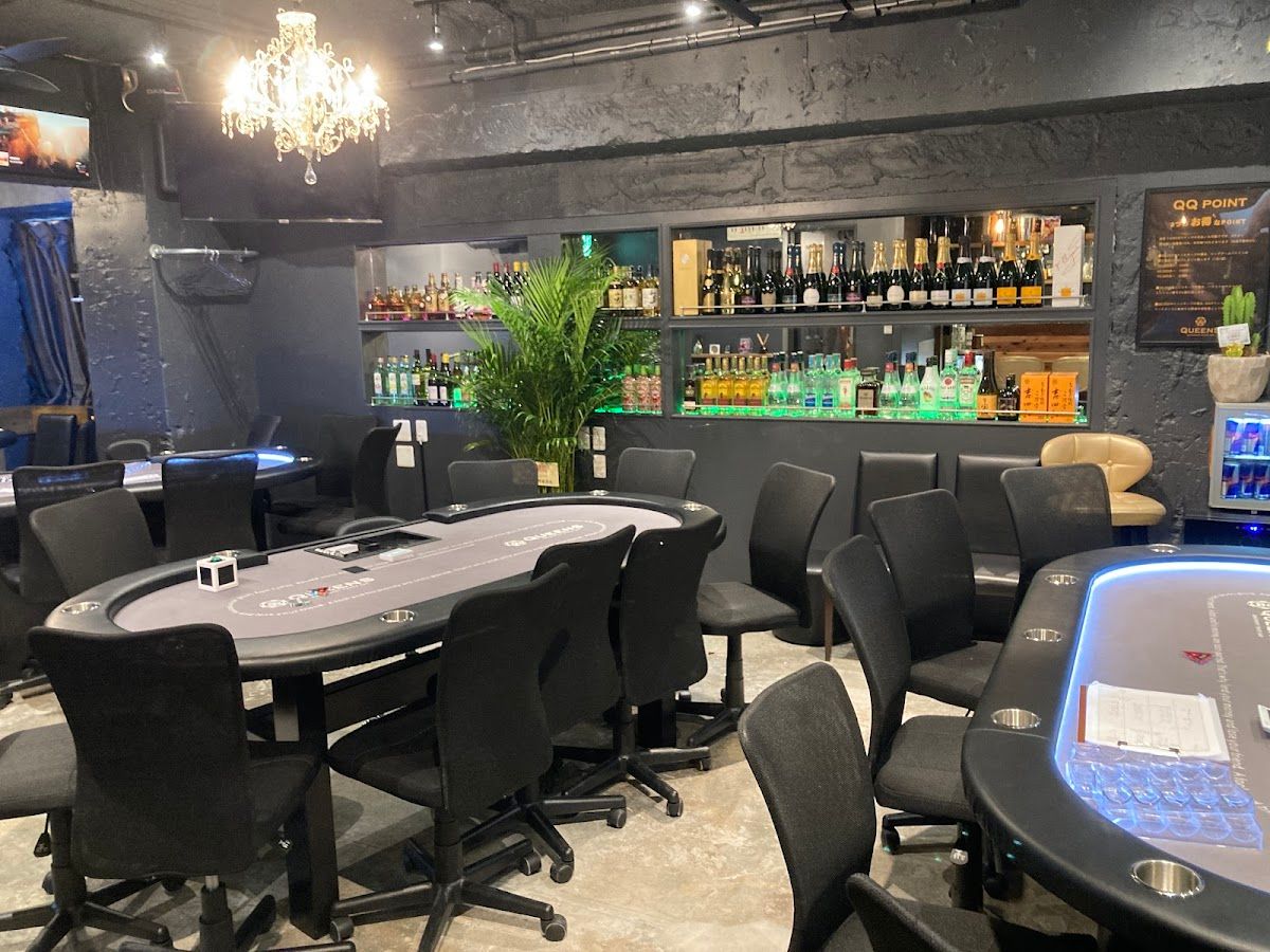 QUEENS AMUSEMENT POKER BAR photo 2