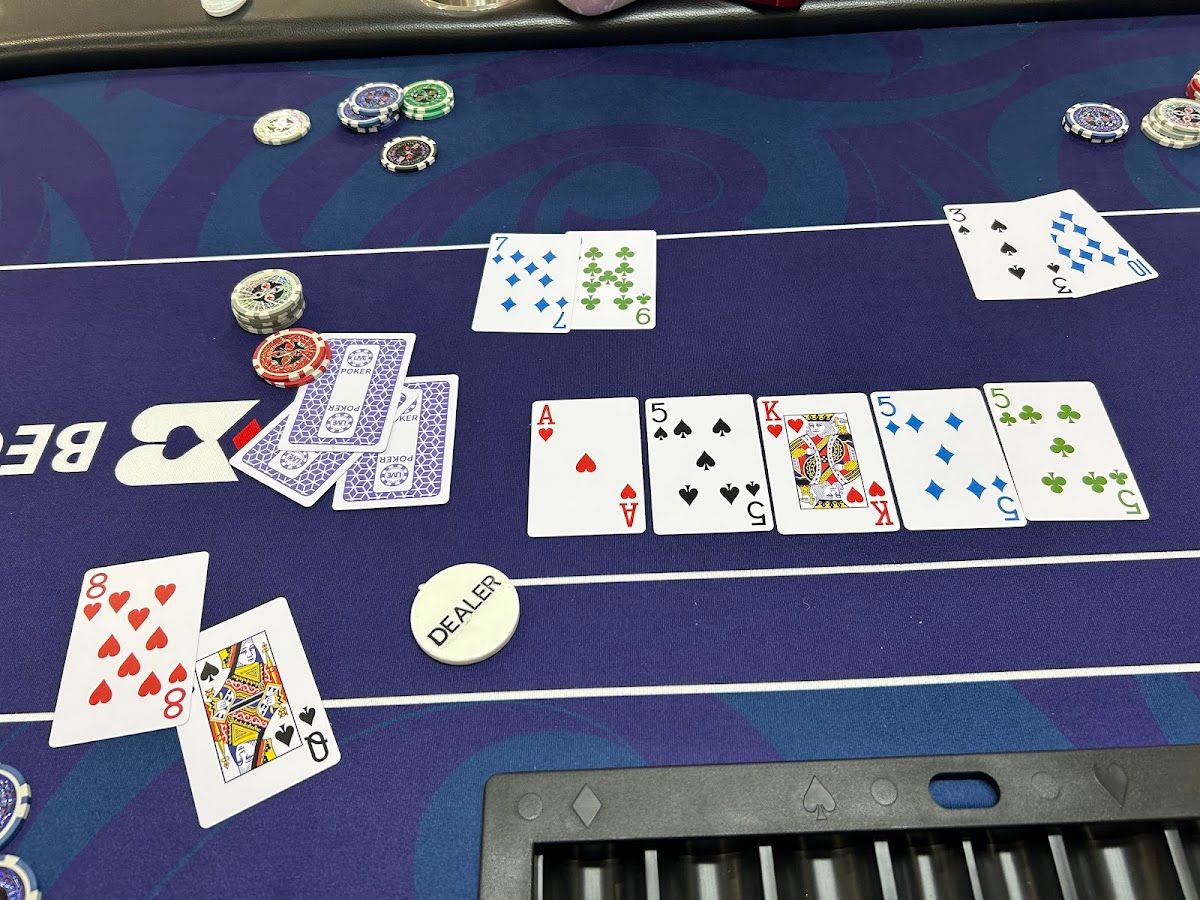 BEGINS poker (ビギンズポーカー)名古屋大須店 photo 8
