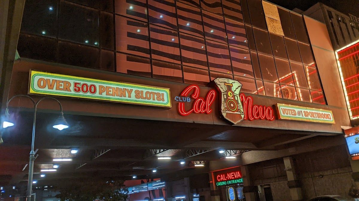 Club Cal Neva Hotel Casino photo 9