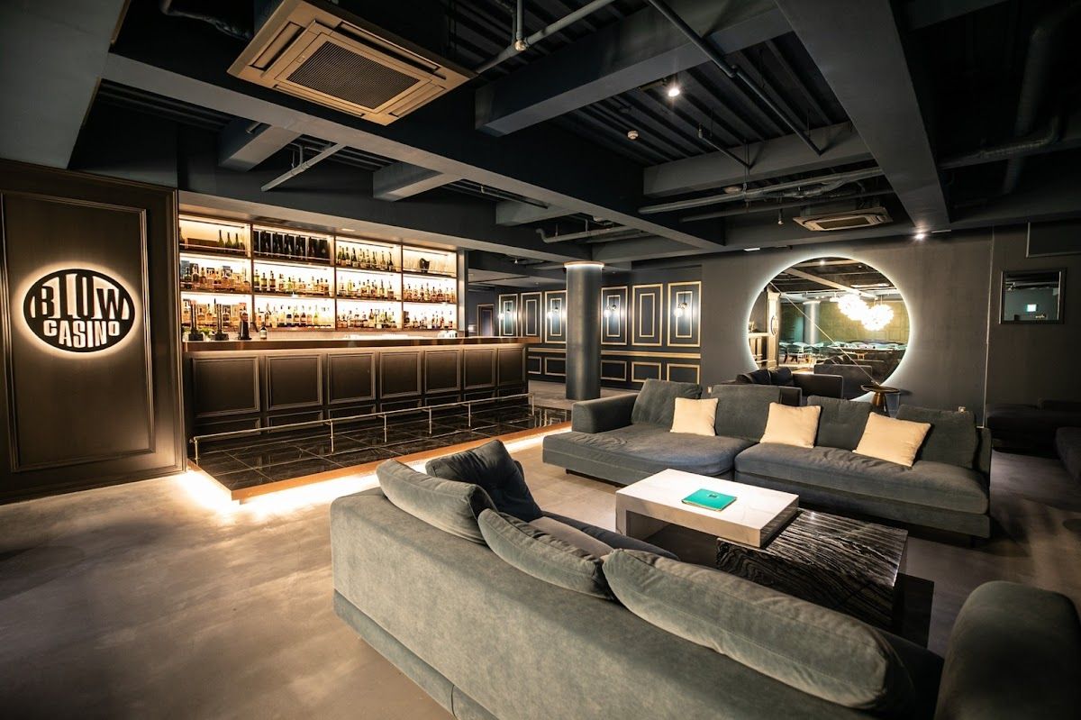 アミューズメントカジノバー BLOW木屋町 - Casino in Kyoto, Japan